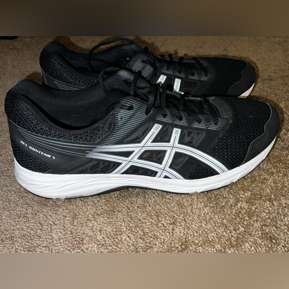 Asics Gel-Contend 5 Black and White Sneakers